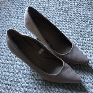 Like New Cream Heels